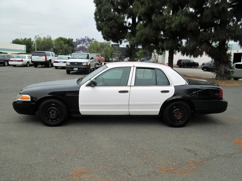 Ford Crown Victoria Vehicle Full-screen Gallery Image 03