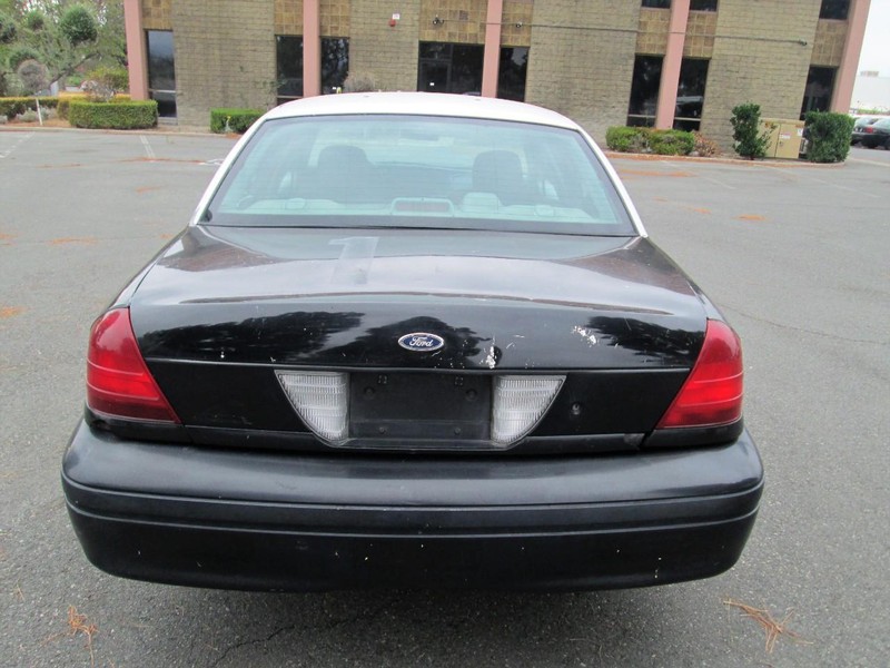 Ford Crown Victoria Vehicle Full-screen Gallery Image 05