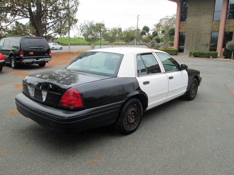 Ford Crown Victoria Vehicle Full-screen Gallery Image 06