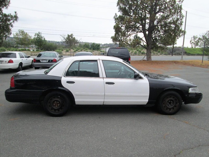 Ford Crown Victoria Vehicle Full-screen Gallery Image 07