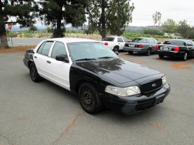 Ford Crown Victoria Vehicle Full-screen Gallery Image 08