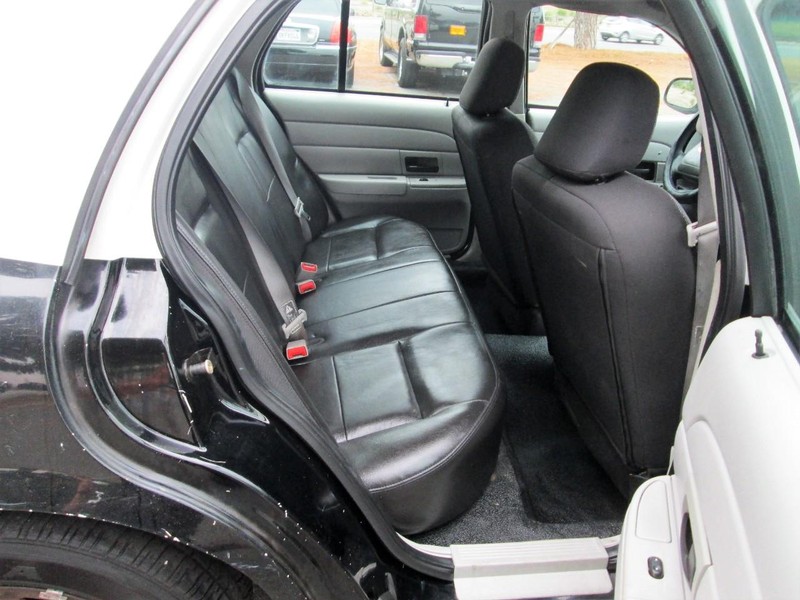 Ford Crown Victoria Vehicle Full-screen Gallery Image 10