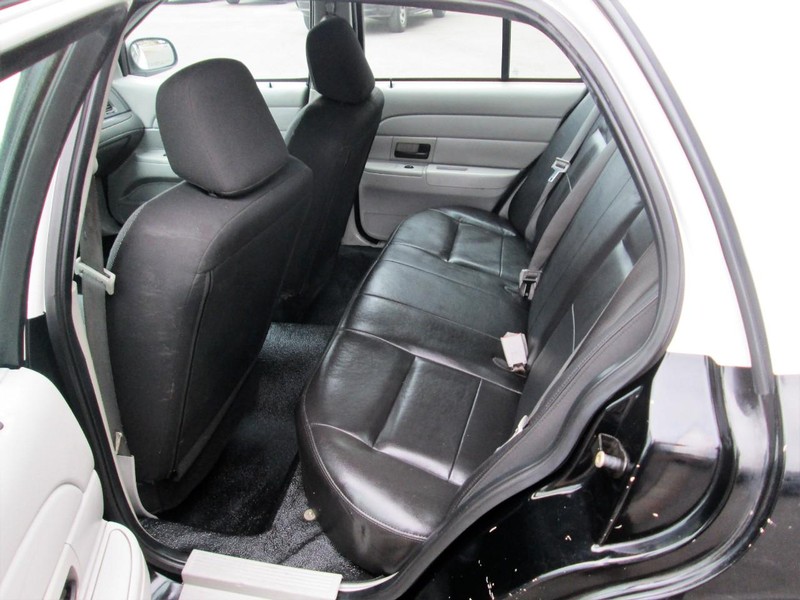 Ford Crown Victoria Vehicle Full-screen Gallery Image 11