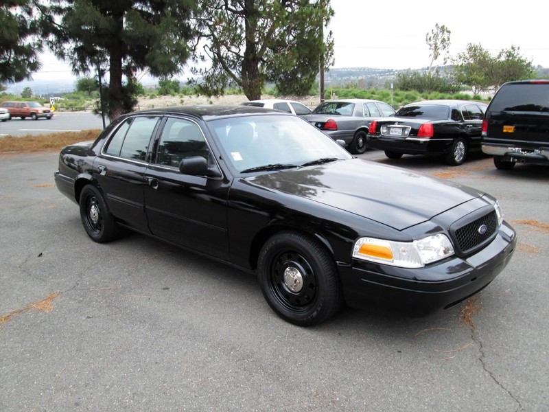 Ford Crown Victoria Vehicle Full-screen Gallery Image 01