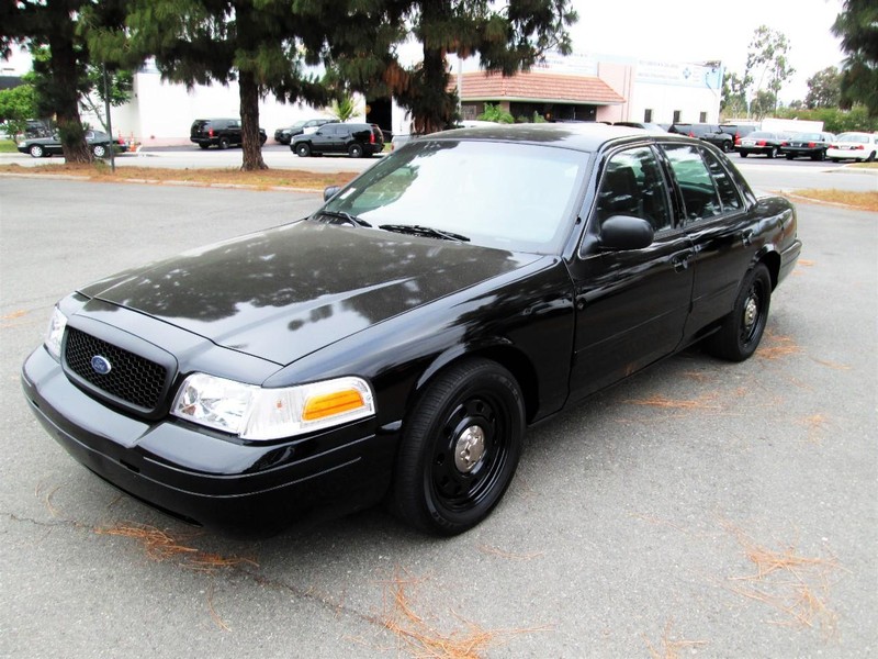 Ford Crown Victoria Vehicle Full-screen Gallery Image 03