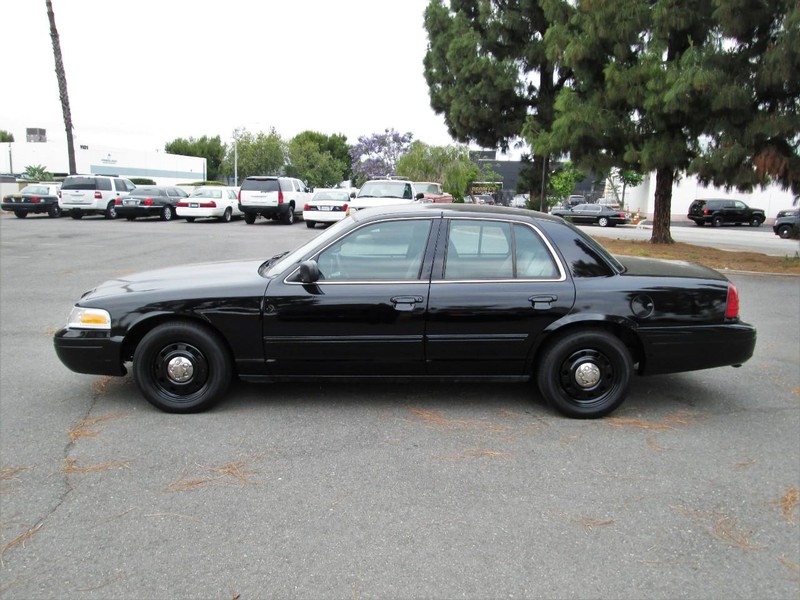 Ford Crown Victoria Vehicle Full-screen Gallery Image 04