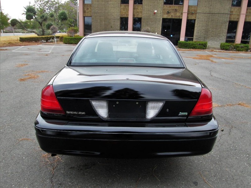 Ford Crown Victoria Vehicle Full-screen Gallery Image 06