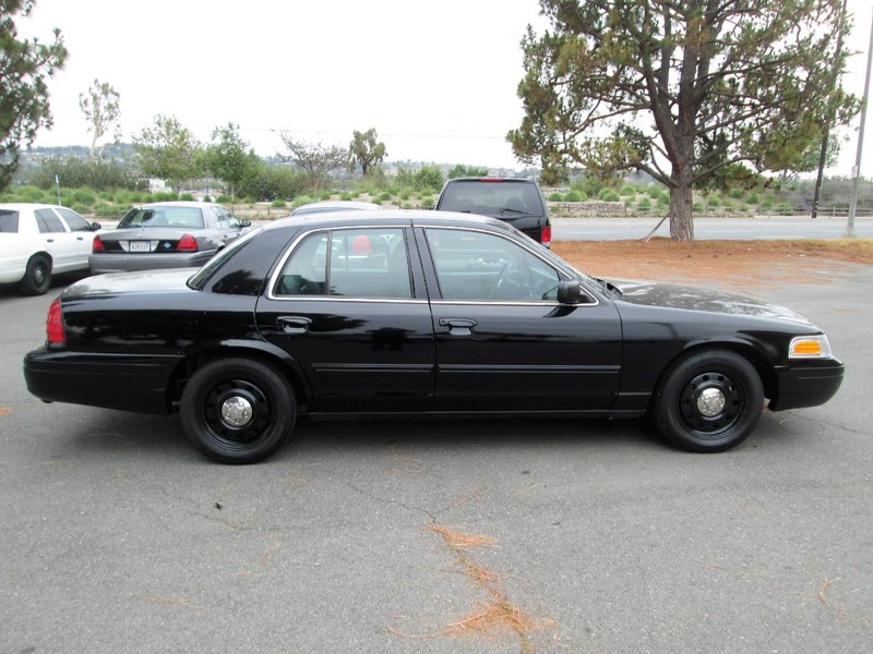 Ford Crown Victoria Vehicle Full-screen Gallery Image 08