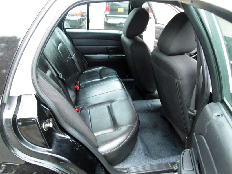 Ford Crown Victoria Vehicle Full-screen Gallery Image 10