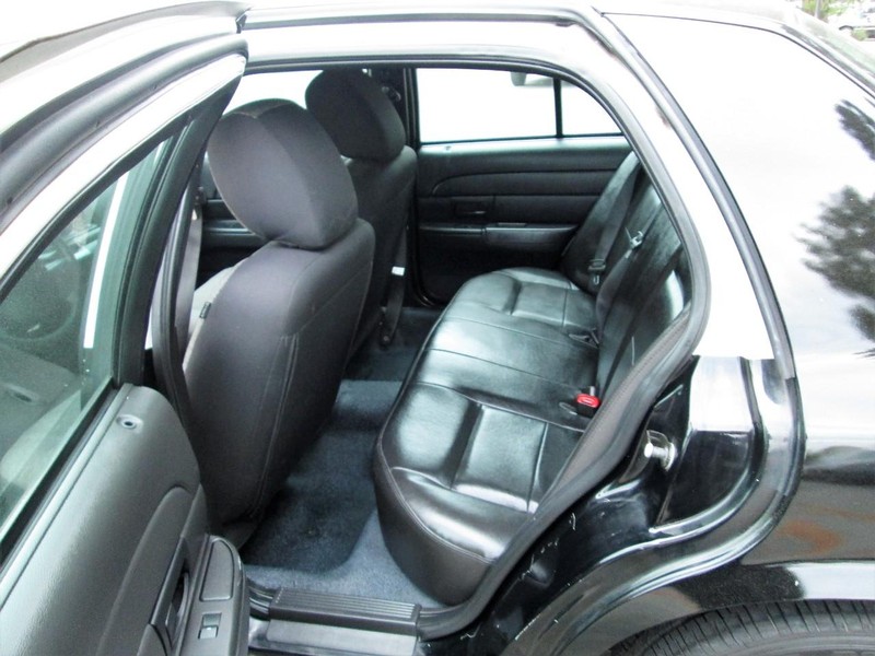 Ford Crown Victoria Vehicle Full-screen Gallery Image 11