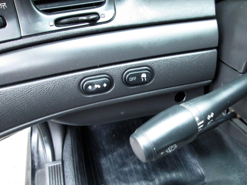 Ford Crown Victoria Vehicle Full-screen Gallery Image 13