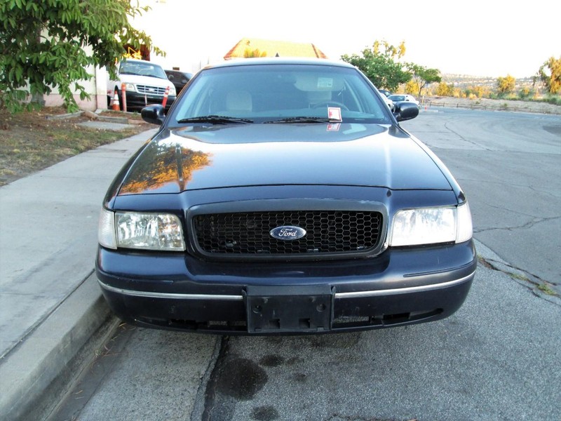 Ford Crown Victoria Vehicle Full-screen Gallery Image 02