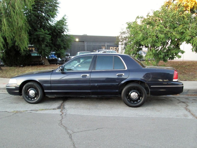 Ford Crown Victoria Vehicle Full-screen Gallery Image 06