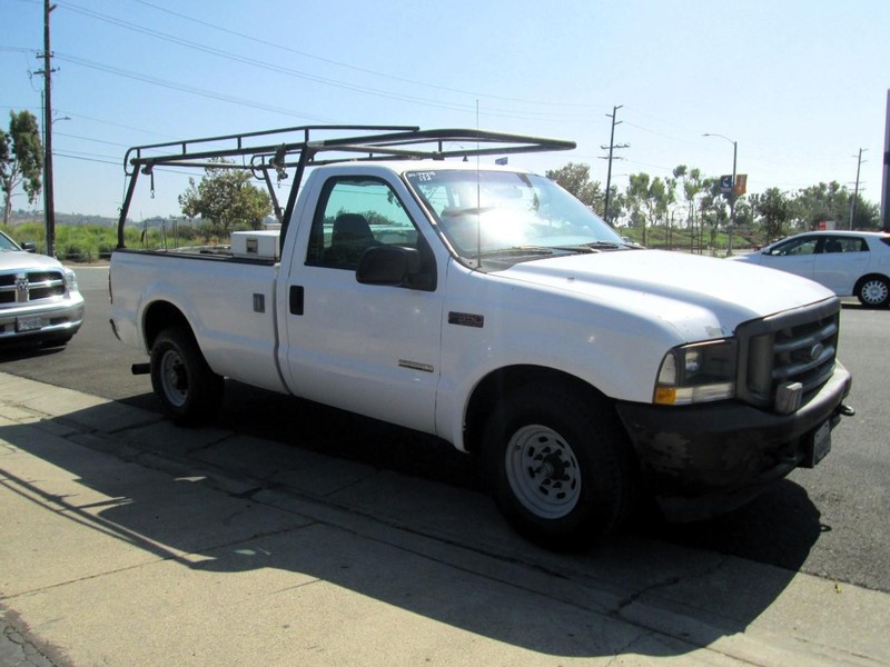 Ford Super Duty F-350 SRW Vehicle Full-screen Gallery Image 03