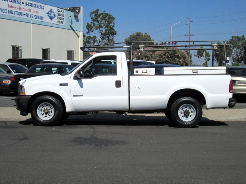 Ford Super Duty F-350 SRW Vehicle Full-screen Gallery Image 06