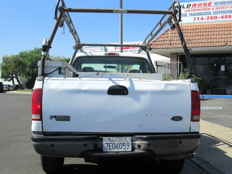 Ford Super Duty F-350 SRW Vehicle Full-screen Gallery Image 08