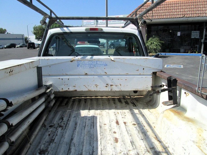 Ford Super Duty F-350 SRW Vehicle Full-screen Gallery Image 14