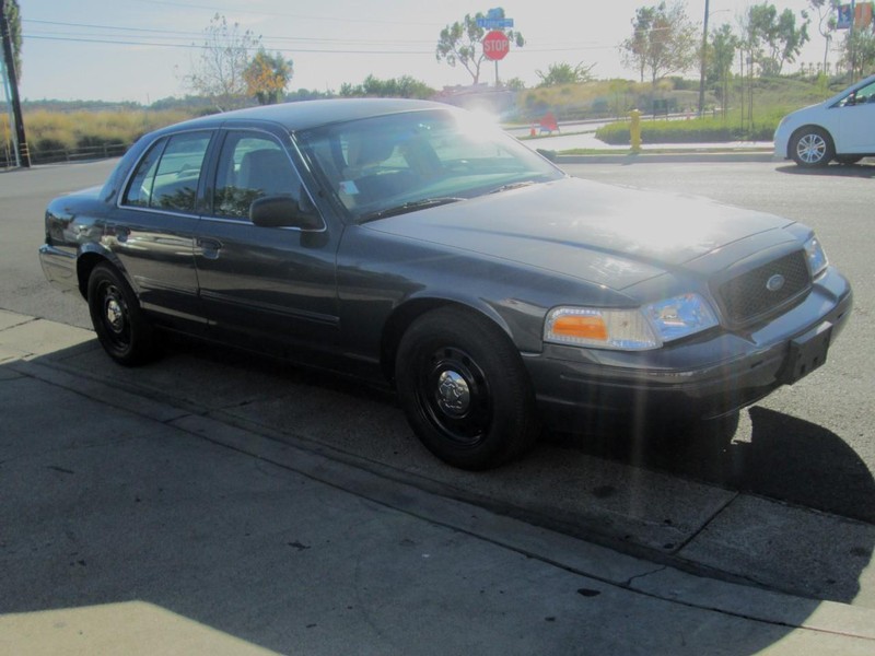 Ford Crown Victoria Vehicle Full-screen Gallery Image 03