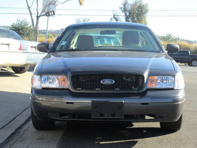 Ford Crown Victoria Vehicle Full-screen Gallery Image 04