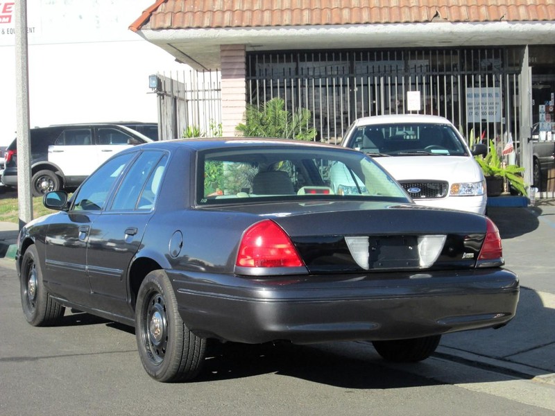 Ford Crown Victoria Vehicle Full-screen Gallery Image 08