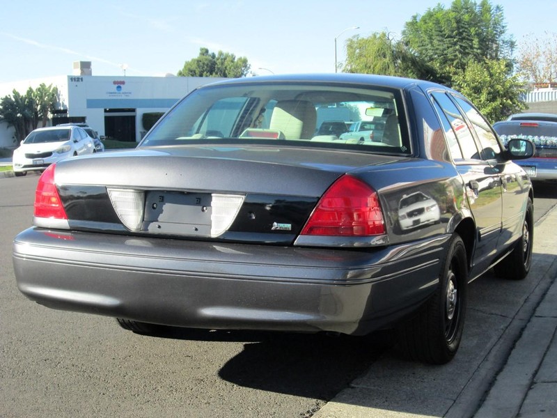 Ford Crown Victoria Vehicle Full-screen Gallery Image 10