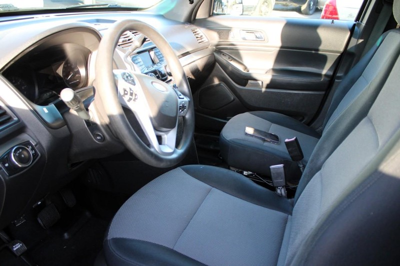 Ford Explorer Vehicle Full-screen Gallery Image 08