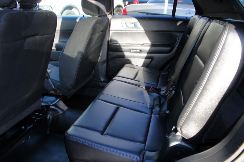 Ford Explorer Vehicle Full-screen Gallery Image 09