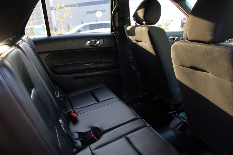 Ford Explorer Vehicle Full-screen Gallery Image 10