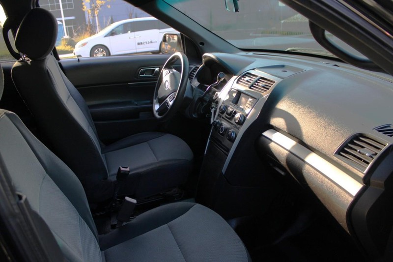 Ford Explorer Vehicle Full-screen Gallery Image 11