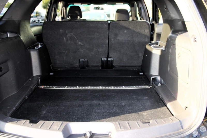 Ford Explorer Vehicle Full-screen Gallery Image 14