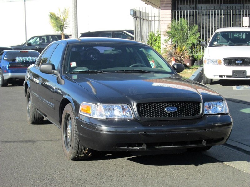 Ford Crown Victoria Vehicle Full-screen Gallery Image 02