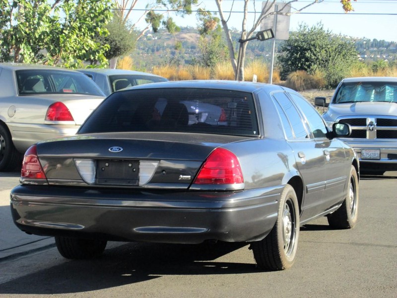 Ford Crown Victoria Vehicle Full-screen Gallery Image 06