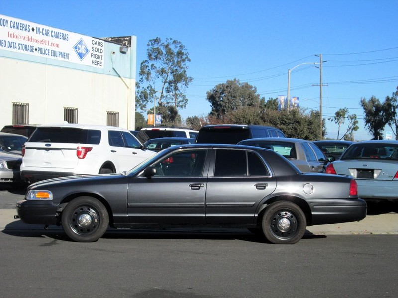 Ford Crown Victoria Vehicle Full-screen Gallery Image 09