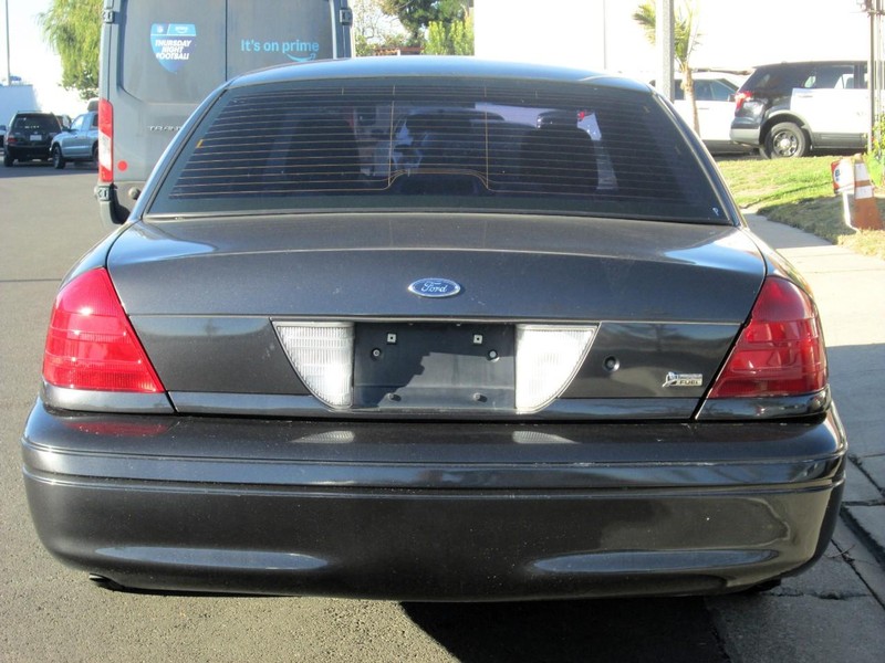 Ford Crown Victoria Vehicle Full-screen Gallery Image 11