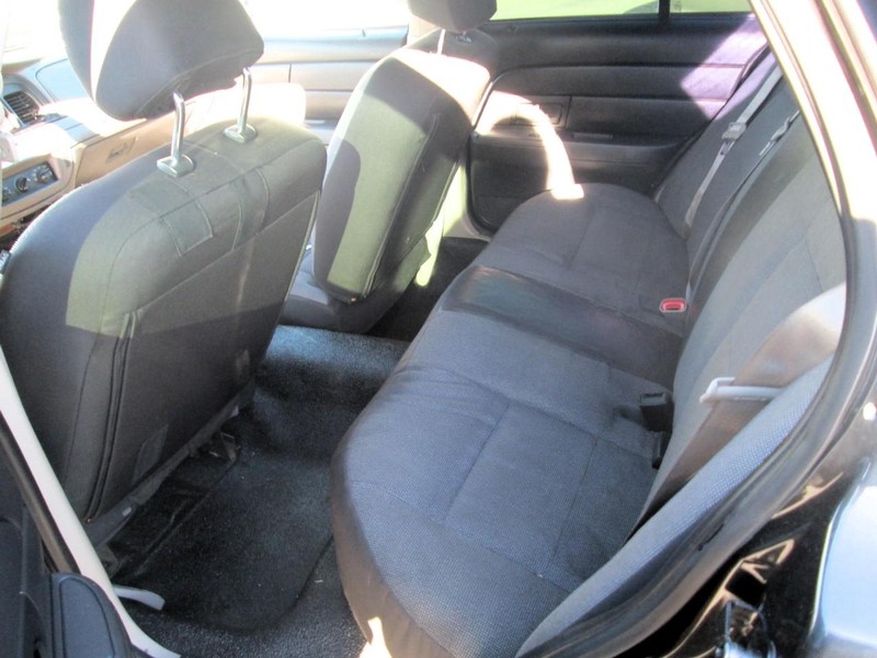 Ford Crown Victoria Vehicle Full-screen Gallery Image 13