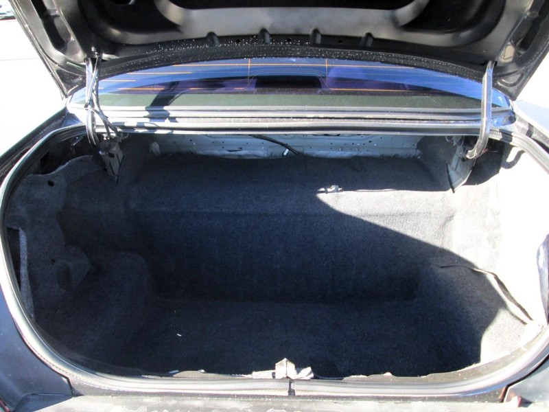 Ford Crown Victoria Vehicle Full-screen Gallery Image 17