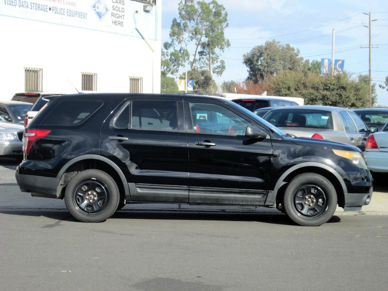 Ford Explorer Vehicle Full-screen Gallery Image 03