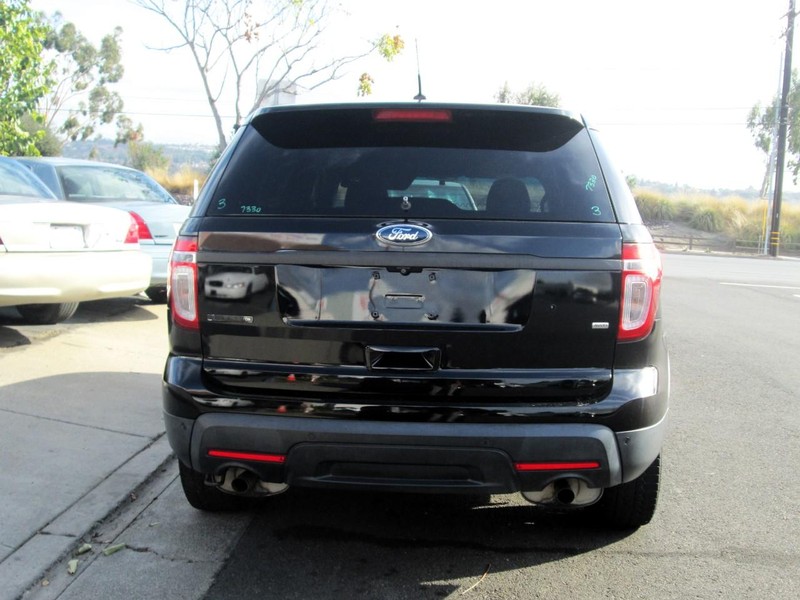 Ford Explorer Vehicle Full-screen Gallery Image 05