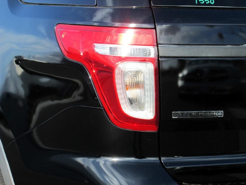 Ford Explorer Vehicle Full-screen Gallery Image 07