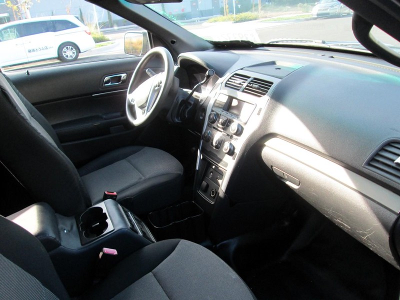 Ford Explorer Vehicle Full-screen Gallery Image 10