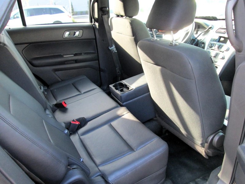 Ford Explorer Vehicle Full-screen Gallery Image 11