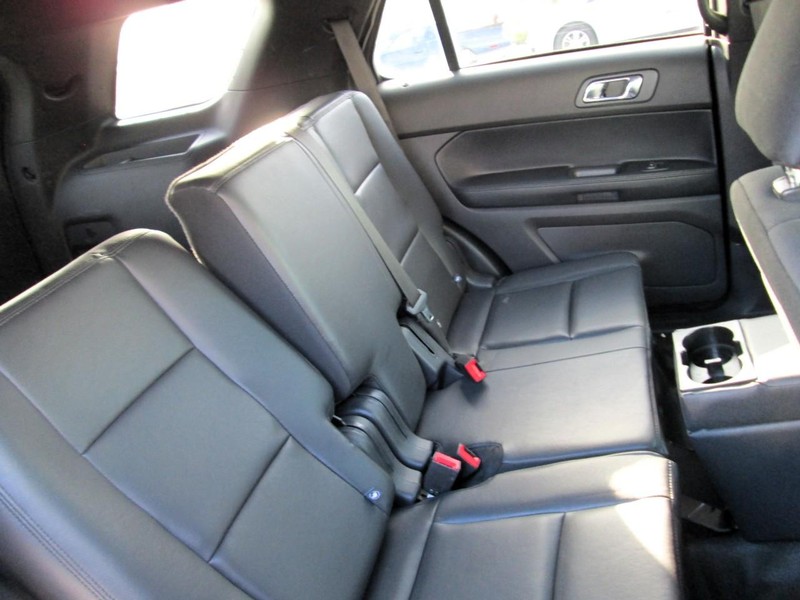 Ford Explorer Vehicle Full-screen Gallery Image 12