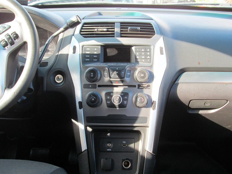 Ford Explorer Vehicle Full-screen Gallery Image 14