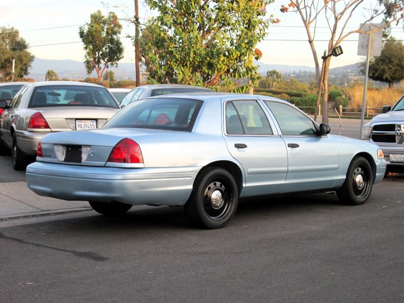 Ford Crown Victoria Vehicle Full-screen Gallery Image 03
