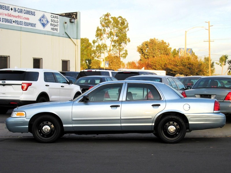Ford Crown Victoria Vehicle Full-screen Gallery Image 05