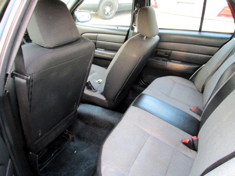 Ford Crown Victoria Vehicle Full-screen Gallery Image 08