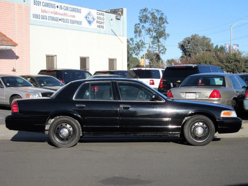 Ford Crown Victoria Vehicle Full-screen Gallery Image 04