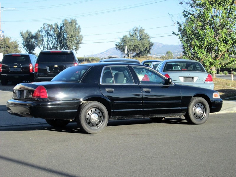 Ford Crown Victoria Vehicle Full-screen Gallery Image 05