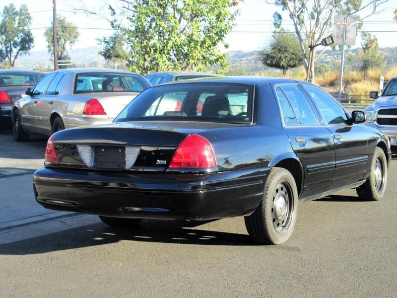 Ford Crown Victoria Vehicle Full-screen Gallery Image 06