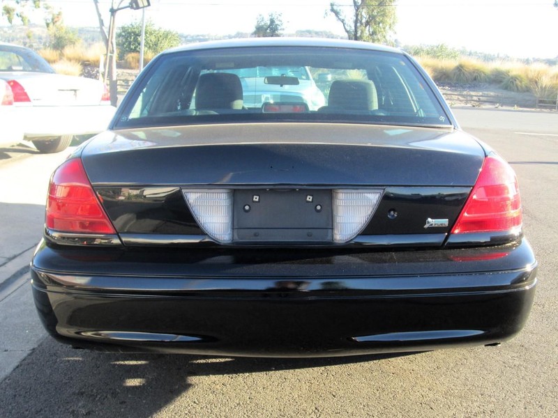 Ford Crown Victoria Vehicle Full-screen Gallery Image 07